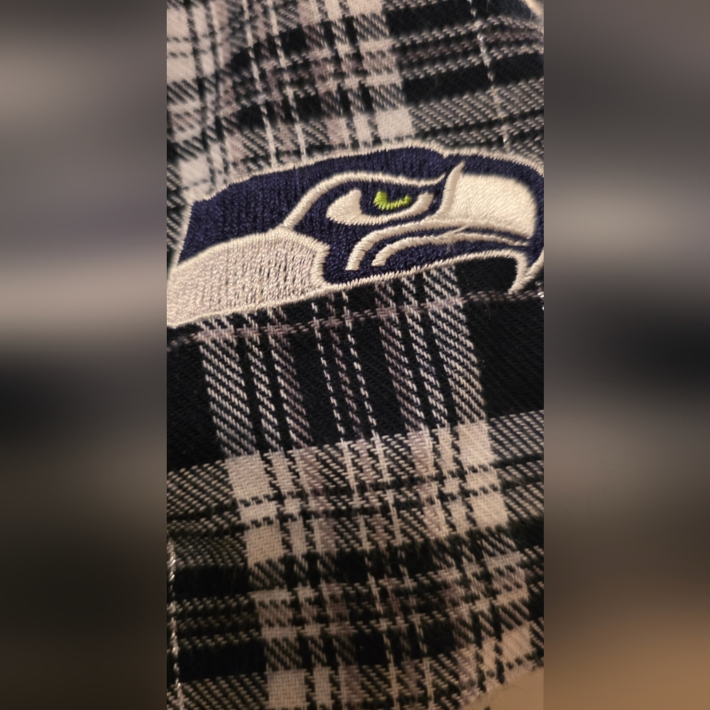 NFL SEATTLE SEAHAWKS PLAID FLANNEL PAJAMA SHORTS - NWOT - SIZE MEDIUM - Picture 6 of 9